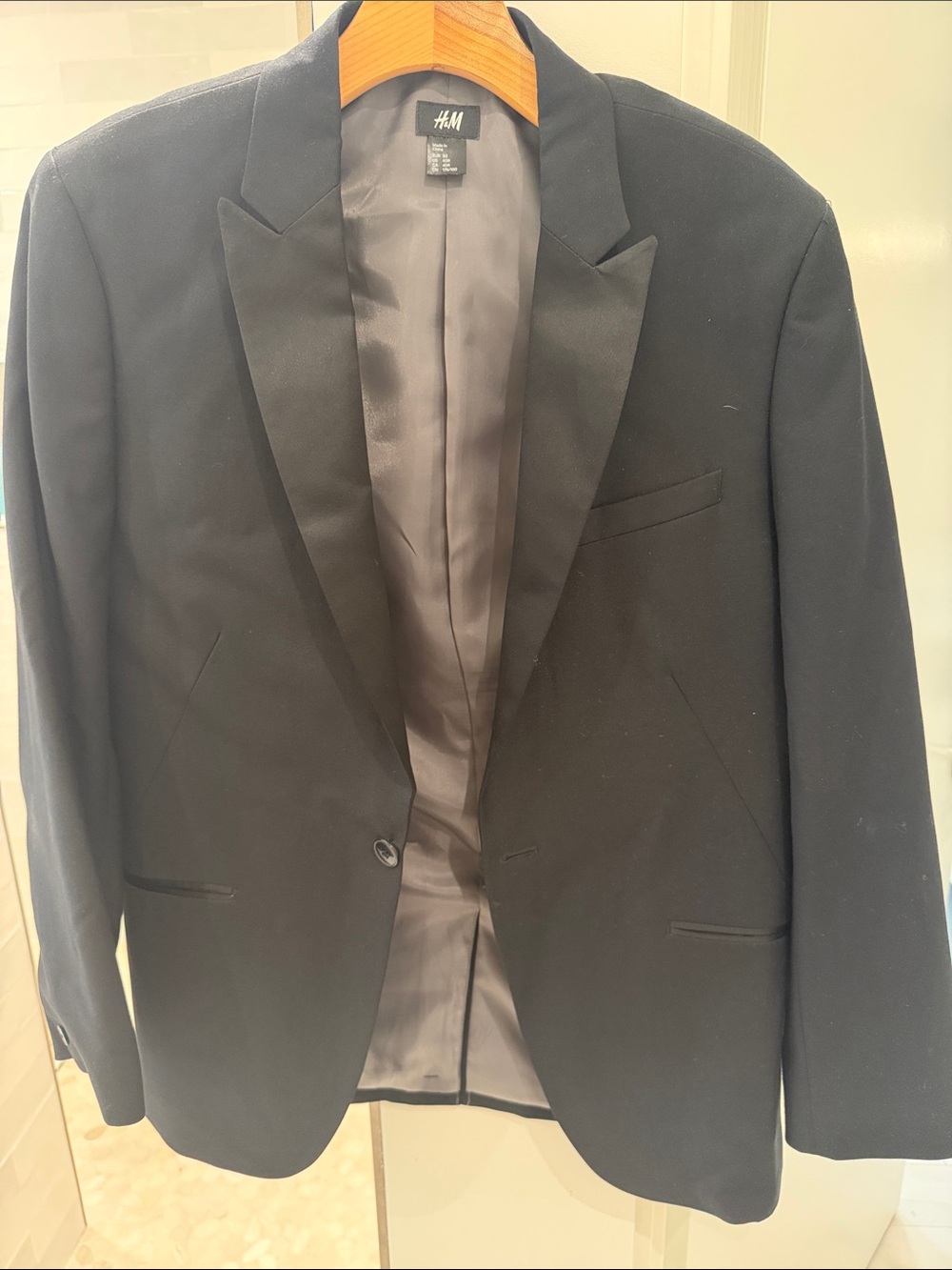 H&M Black Men's Tuxedo Blazer with Satin Lapels